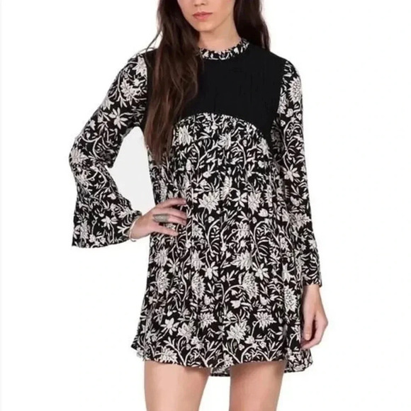 Volcom Salty Free Dress Black White Floral Size Small - Picture 10 of 10